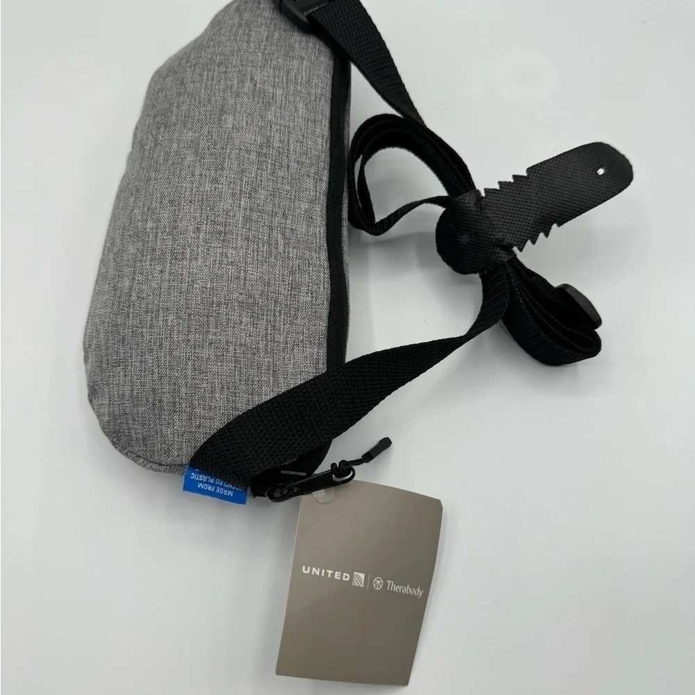United Airline international Premium Economy toiletry Fanny pack! NWT